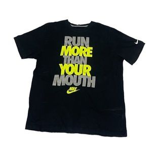 NIKE GRAPHIC TEE